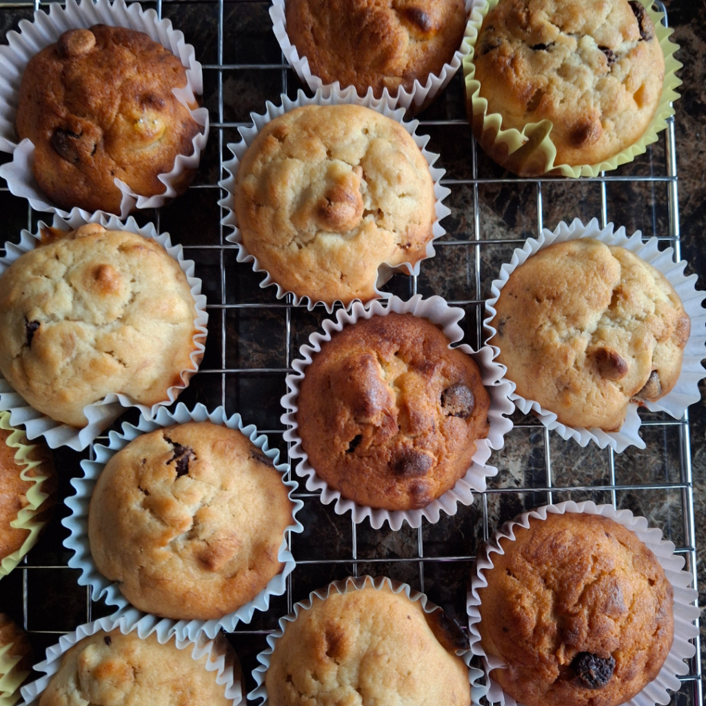 chocolate and peanut butter chip banana&nbsp;muffins