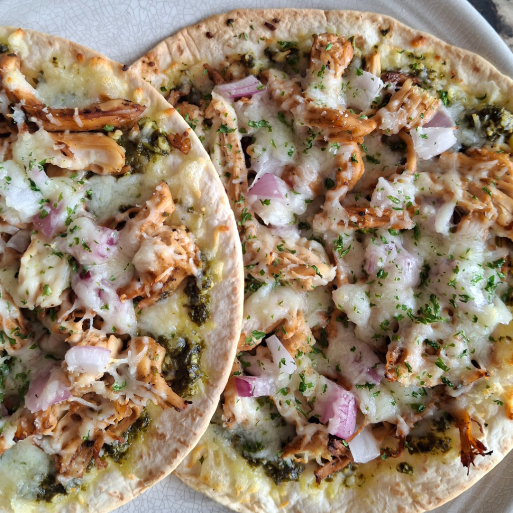 pesto chicken tortilla pizza (high protein &&nbsp;low-carb)